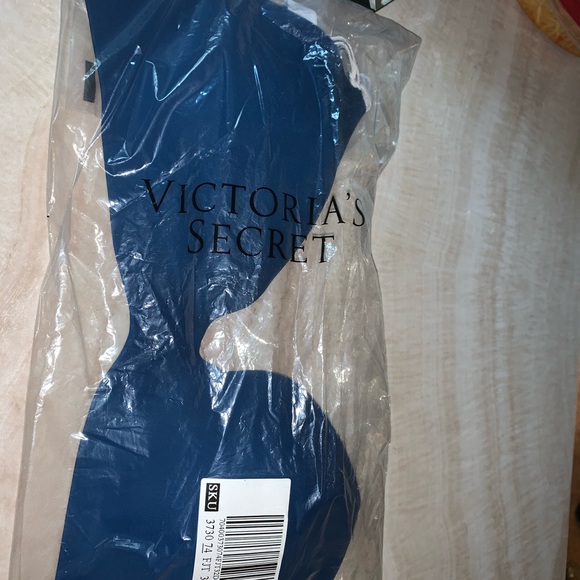 Bras - Picture 7 of 7